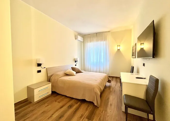 Max 3* لا سبيتسْيا